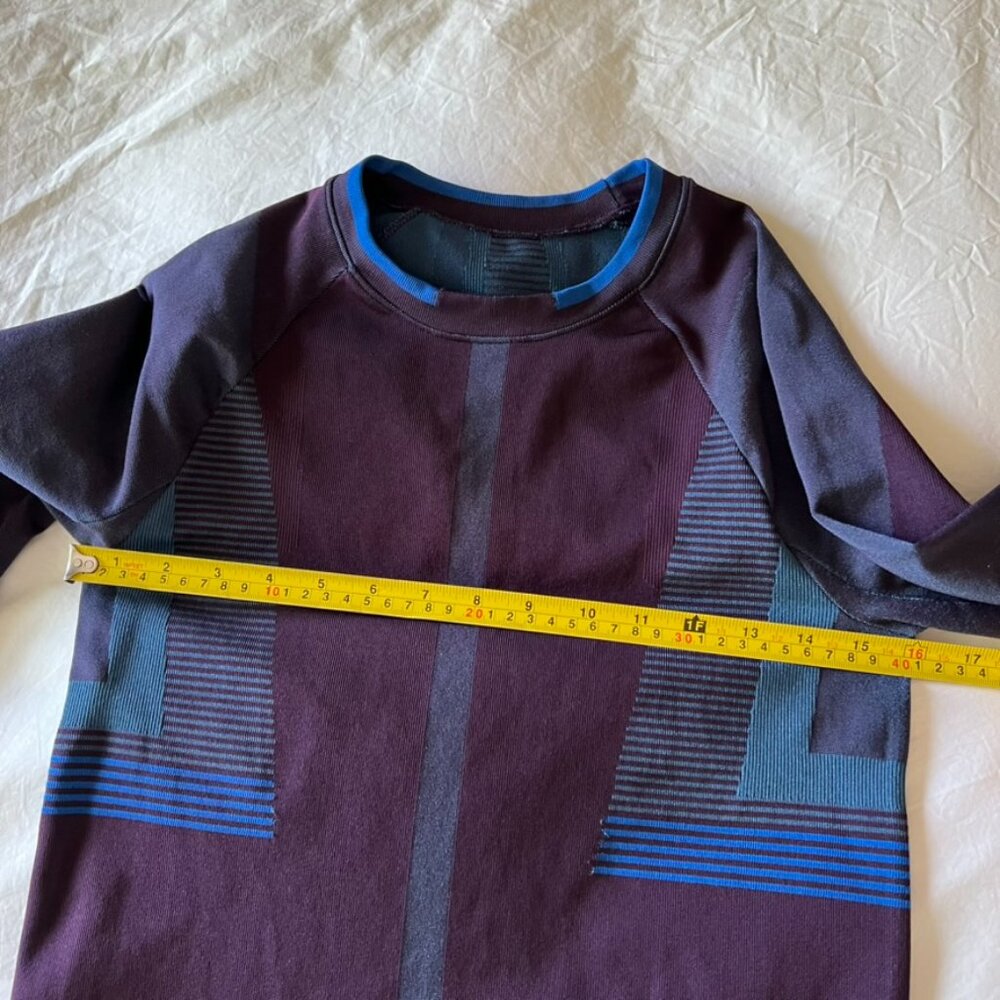LNDR EUC S/M purple blue fitted workout longsleeve top - Picture 3 of 4